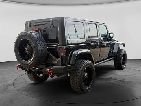 Used 2017 Jeep Wrangler Unlimited Sahara w/ Dual Top Group AWD/4WD image 9
