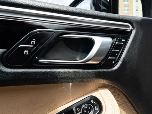 Used 2019 Porsche Macan AWD/4WD image 31
