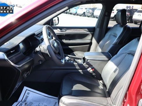 Used 2024 Jeep Grand Cherokee Overland AWD/4WD image 11