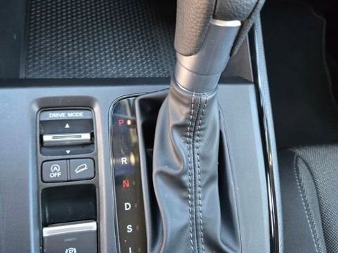 Used 2025 Honda CR-V LX image 17