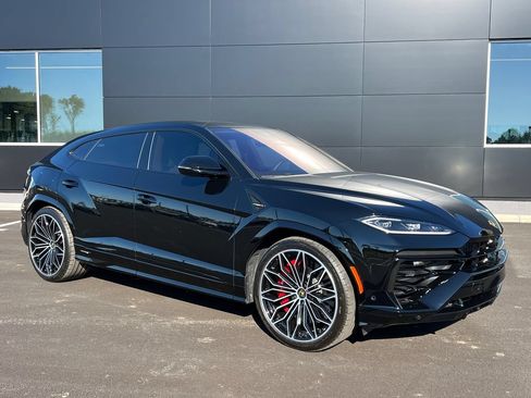 Used 2025 Lamborghini Urus SE AWD/4WD image 2