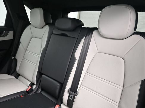 Used 2024 Porsche Cayenne Turbo AWD/4WD image 6