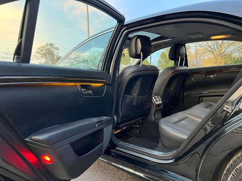 Used 2011 Mercedes-Benz S 400 w/ Sport Pkg image 20