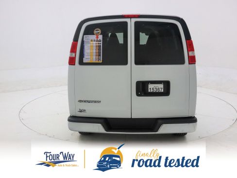 Used 2020 Chevrolet Express 3500 LT w/ LT Preferred Equipment Group image 5
