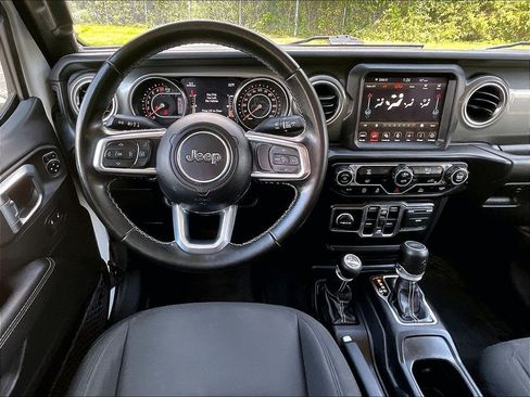 Used 2022 Jeep Gladiator Overland AWD/4WD image 17