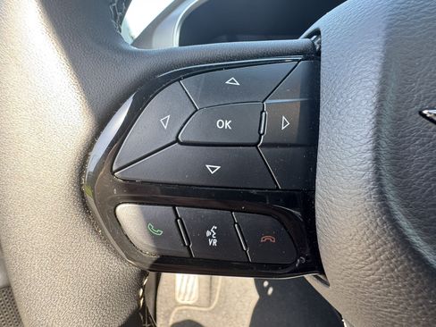 Used 2025 Chrysler Pacifica Limited FWD image 33