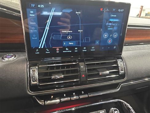 Used 2024 Lincoln Navigator Premiere image 23