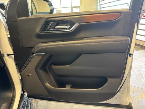 Used 2025 GMC Yukon XL Denali image 36