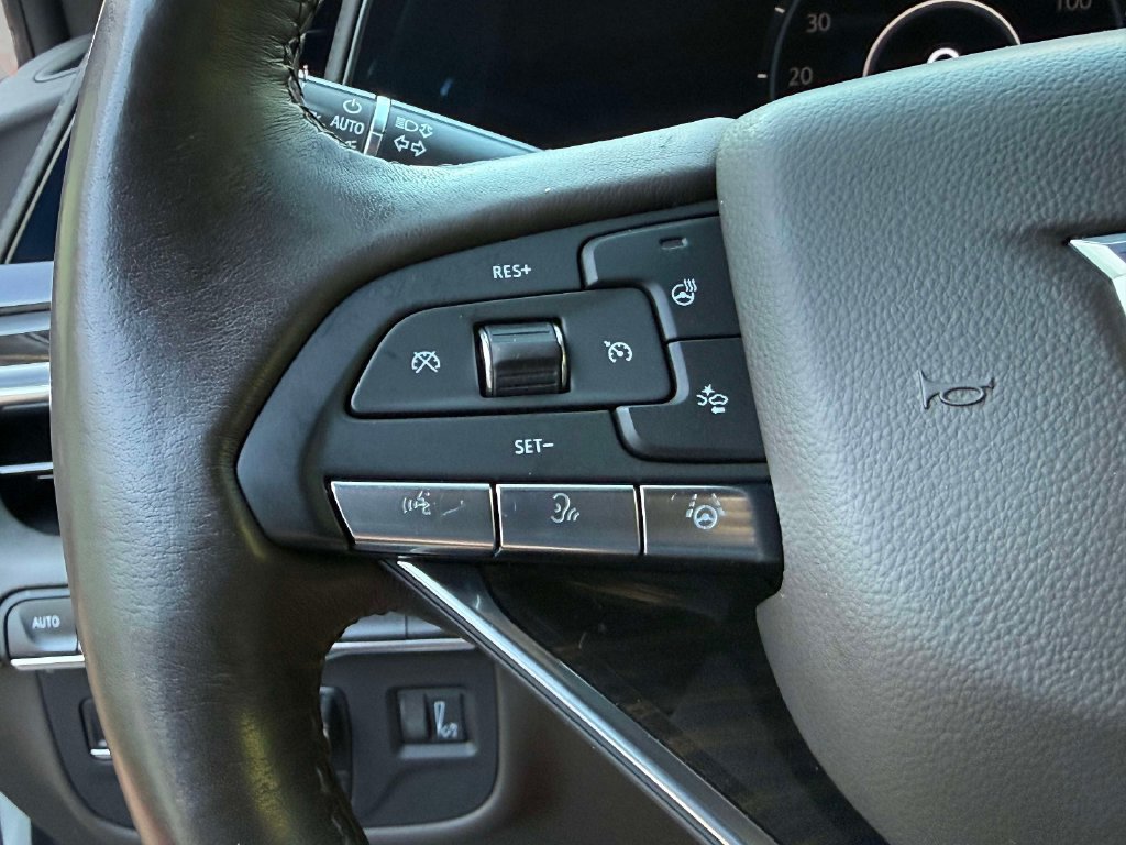 Used 2023 Cadillac Escalade Premium Luxury w/ Performance Package AWD/4WD image 34