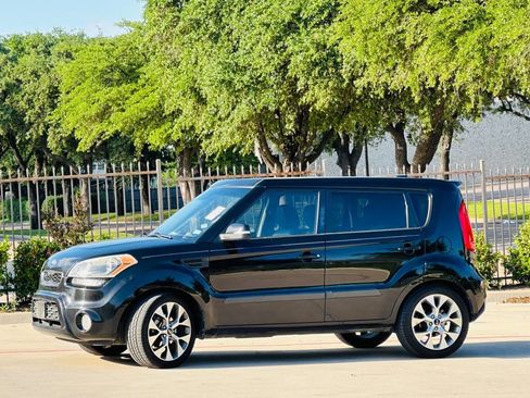 Used 2013 Kia Soul ! FWD image 4