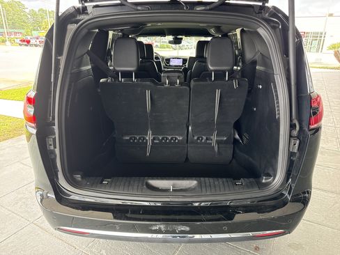 Used 2025 Chrysler Pacifica Select FWD image 30