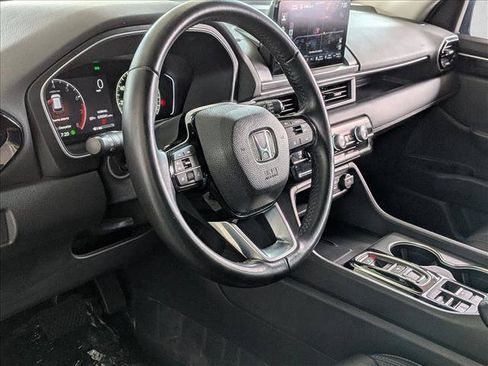 Certified 2024 Honda Pilot Touring image 9