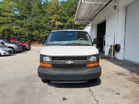 Used 2016 Chevrolet Express 2500 RWD image 2