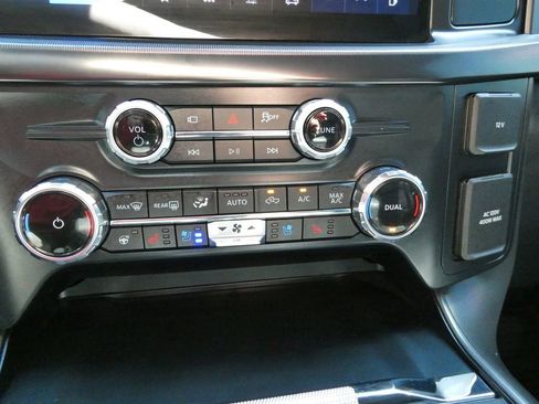 Used 2025 Ford F150 Lariat AWD/4WD image 31