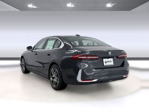 New 2026 BMW 530i RWD image 3