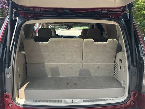 Used 2018 Cadillac Escalade Premium Luxury AWD/4WD image 25