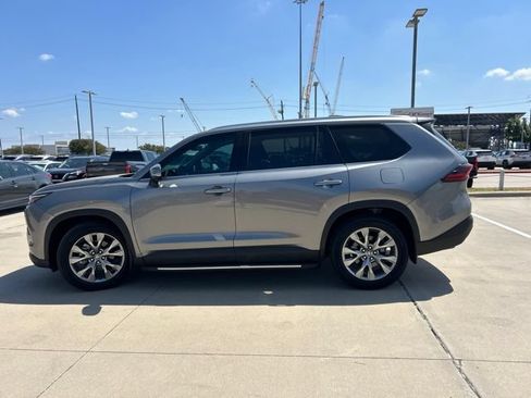 Used 2025 Toyota Grand Highlander FWD image 8