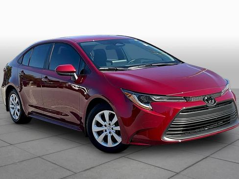 Used 2026 Toyota Corolla LE FWD image 3