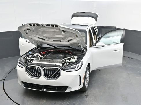 Certified 2025 BMW X3 xDrive30i w/ Premium Package image 52