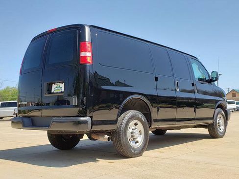 Used 2018 Chevrolet Express 2500 w/ Driver Convenience Package RWD image 6