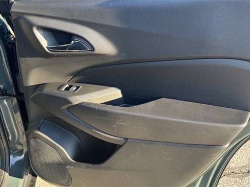 Used 2025 Chevrolet Trax LT image 12
