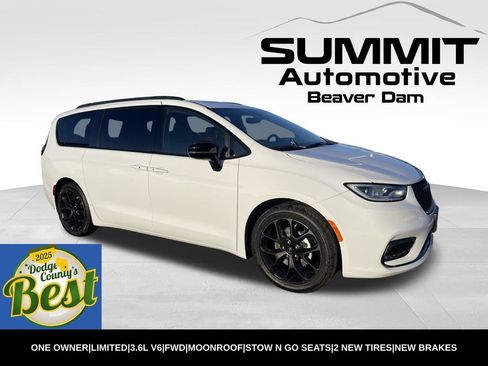 Used 2025 Chrysler Pacifica Limited FWD image 1