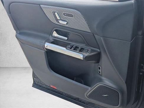 Used 2024 Mercedes-Benz GLB 250 4MATIC image 10
