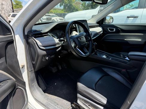 Used 2022 Jeep Compass Latitude FWD image 5