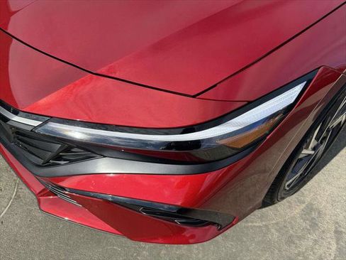 Certified 2025 Hyundai Elantra SEL image 8