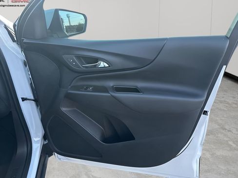 Used 2023 Chevrolet Equinox LT image 12