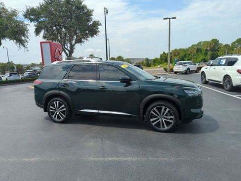 Certified 2025 Nissan Pathfinder Platinum FWD image 2