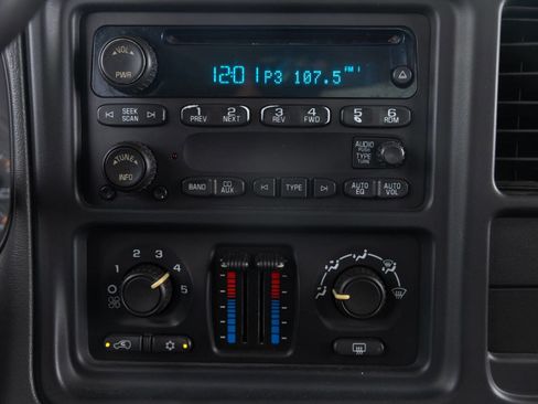 Used 2005 Chevrolet Silverado 2500 LS w/ Heavy-Duty Power Package image 32