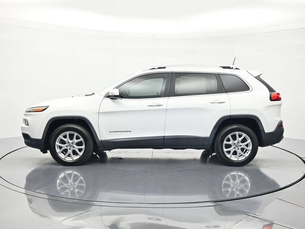 Used 2016 Jeep Cherokee Latitude FWD image 8