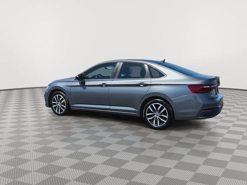 Used 2025 Volkswagen Jetta SE FWD image 6