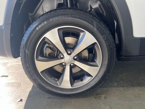 Used 2022 Jeep Cherokee Limited image 31