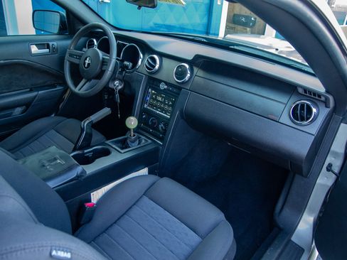Used 2009 Ford Mustang GT Premium RWD image 25