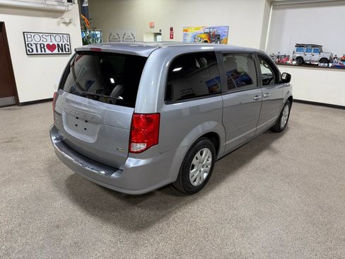 Used 2017 Dodge Grand Caravan SE FWD image 6