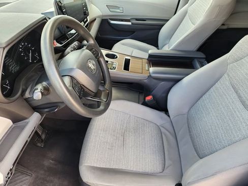 Used 2022 Toyota Sienna LE image 13