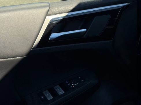 Used 2024 Mitsubishi Outlander FWD image 13