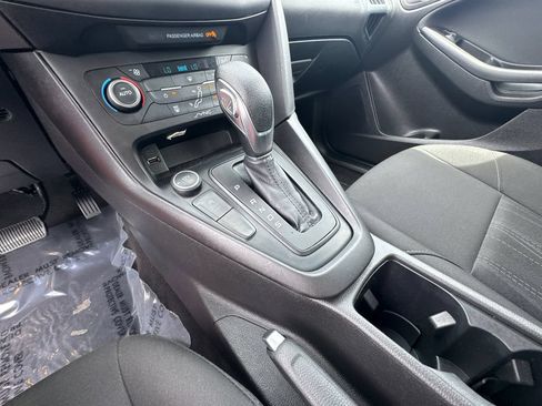 Used 2017 Ford Focus SE FWD image 30