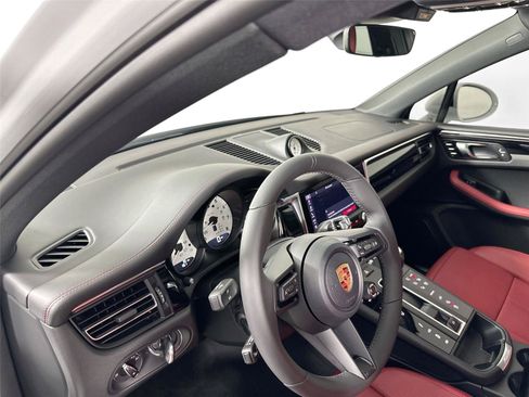 Certified 2026 Porsche Macan S AWD/4WD image 4