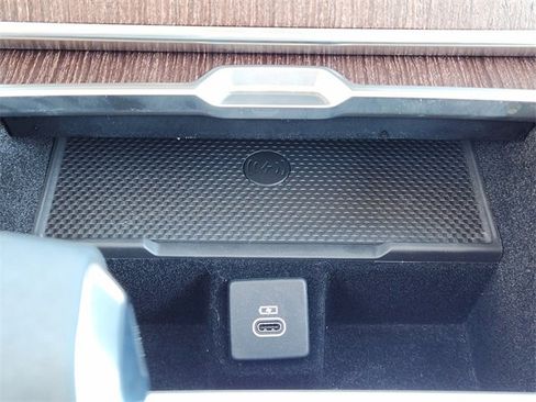 Used 2024 Land Rover Range Rover SE image 18