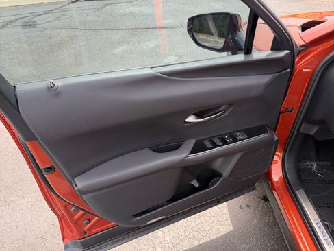 Used 2019 Lexus UX 250h w/ Premium Package AWD/4WD image 13