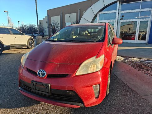 Used 2014 Toyota Prius Two image 2
