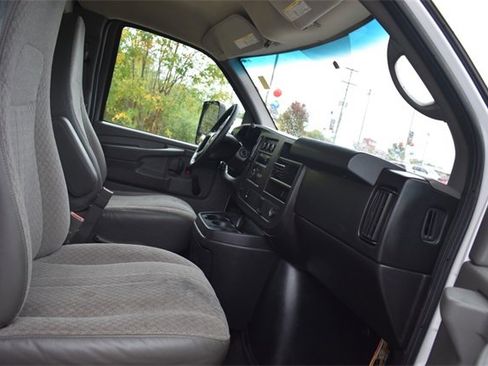 Used 2015 Chevrolet Express 3500 Extended image 12