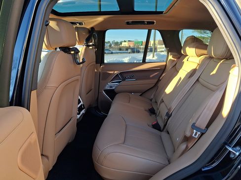 New 2026 Land Rover Range Rover SE image 7