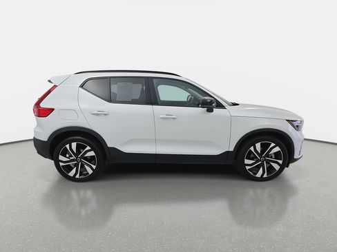 Used 2023 Volvo XC40 B4 Ultimate w/ Protection Package Premier image 2