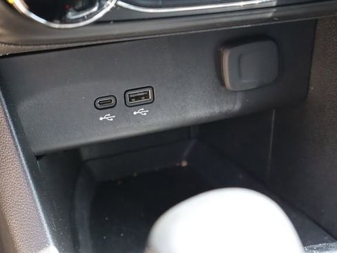 Certified 2025 Buick Encore GX Preferred FWD image 24