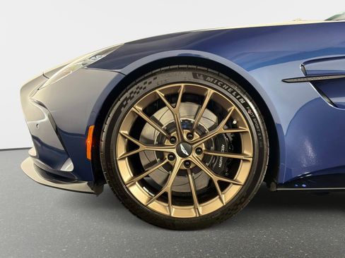 Used 2025 Aston Martin V8 Vantage Coupe RWD image 13