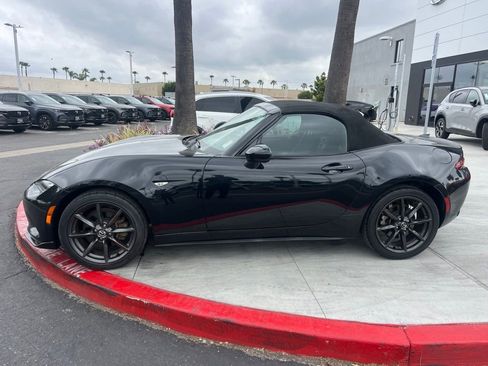 Used 2016 MAZDA MX-5 Miata Club RWD image 2